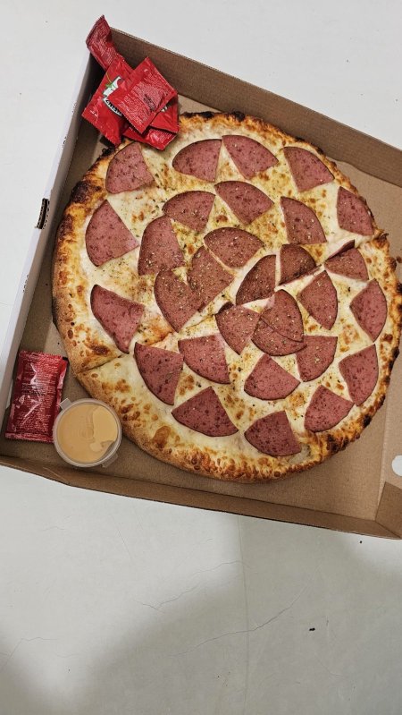 بيتزا بيروني